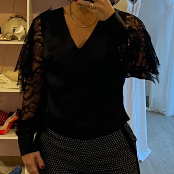 Haut SAPHIR en crêpe satin noir – Image 3