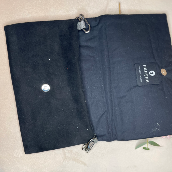 Pochette enveloppe en suédine noir et argentée – Image 3