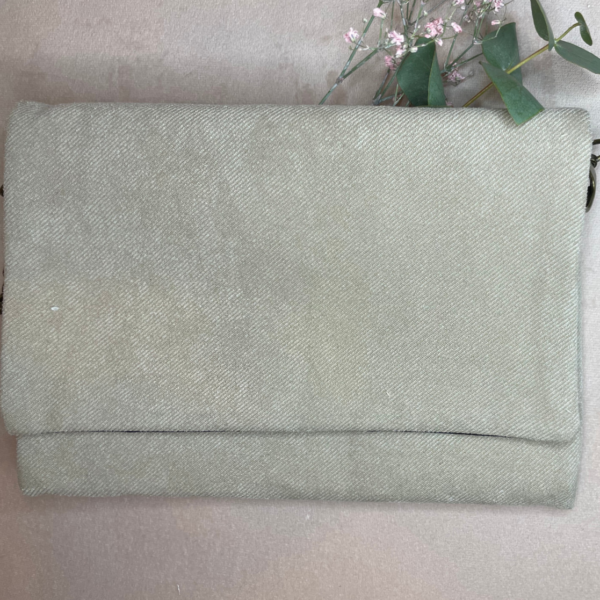 Pochette en suédine beige – Image 3