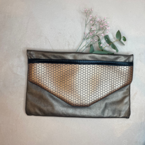 Pochette en simili bronze et triangle sequin métallic rond doré