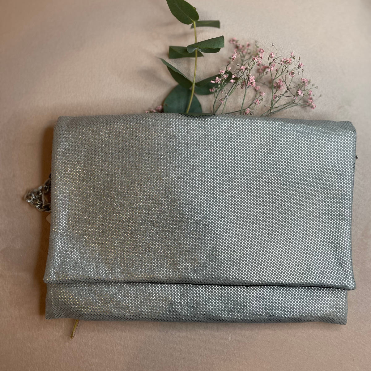 Pochette en suédine argent