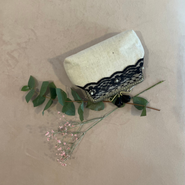 Pochette en toile beige dentelle chantilly noir – Image 3