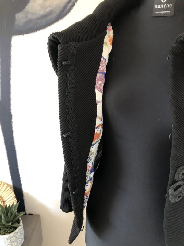 Veste noire en lycra plissée – Image 6