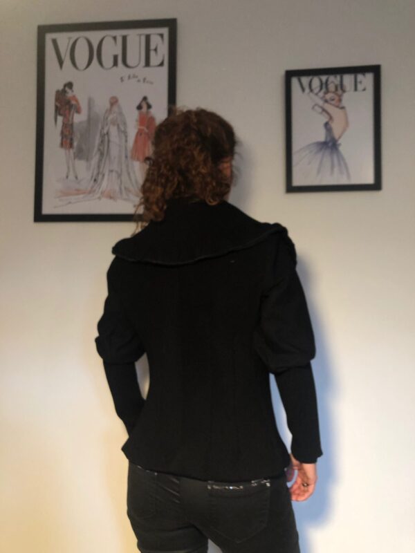 Veste noire en lycra plissée – Image 3