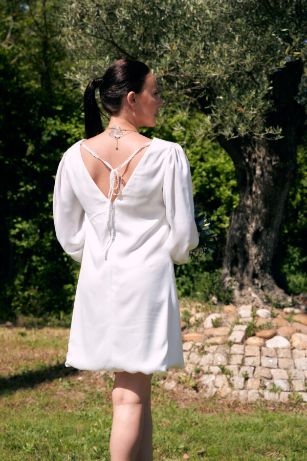 Robe Ambre en crêpe satin blanc – Image 6