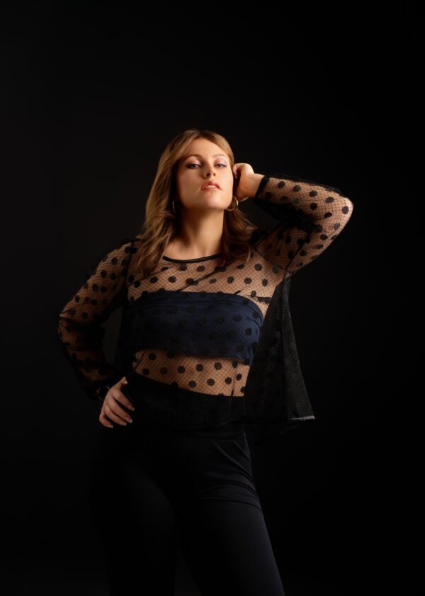 Blouse en tulle pois noir