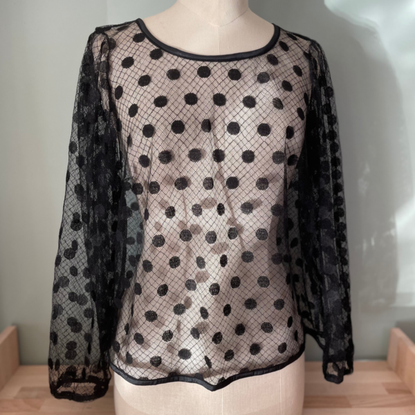Blouse en tulle pois noir – Image 6