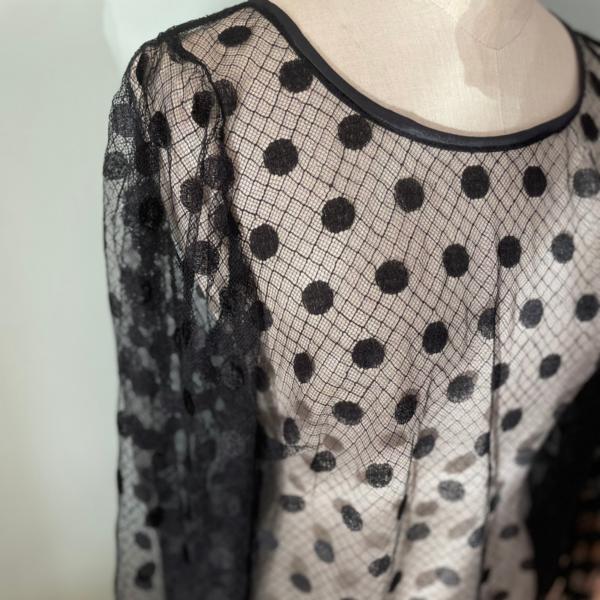 Blouse en tulle pois noir – Image 7