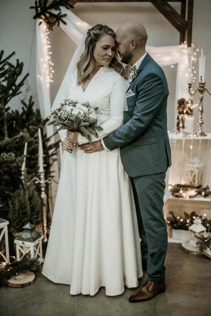 Robe de mariée en décembre avec broderies élégantes