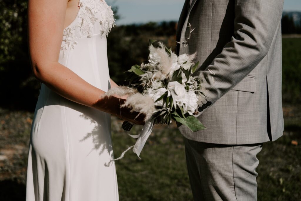 robe de mariée en crêpe avec dentelle 3D sur la poitrine
